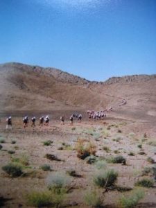 Marathon des sables people running through the desert